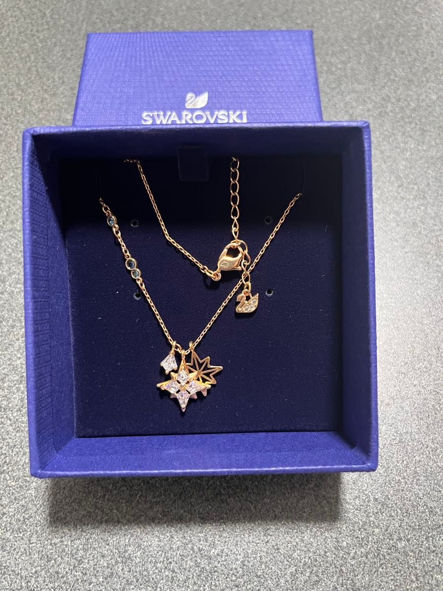 Swarovski 星形と葉形のネックレス ペンダント アクセサリー Swarovski 星形と葉形のネックレス ペンダント アクセサリー