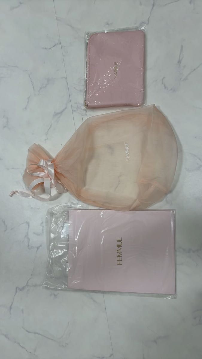 新品未開封 FEMMUE ポーチ コスメ ピンク ノベルティ 紙袋