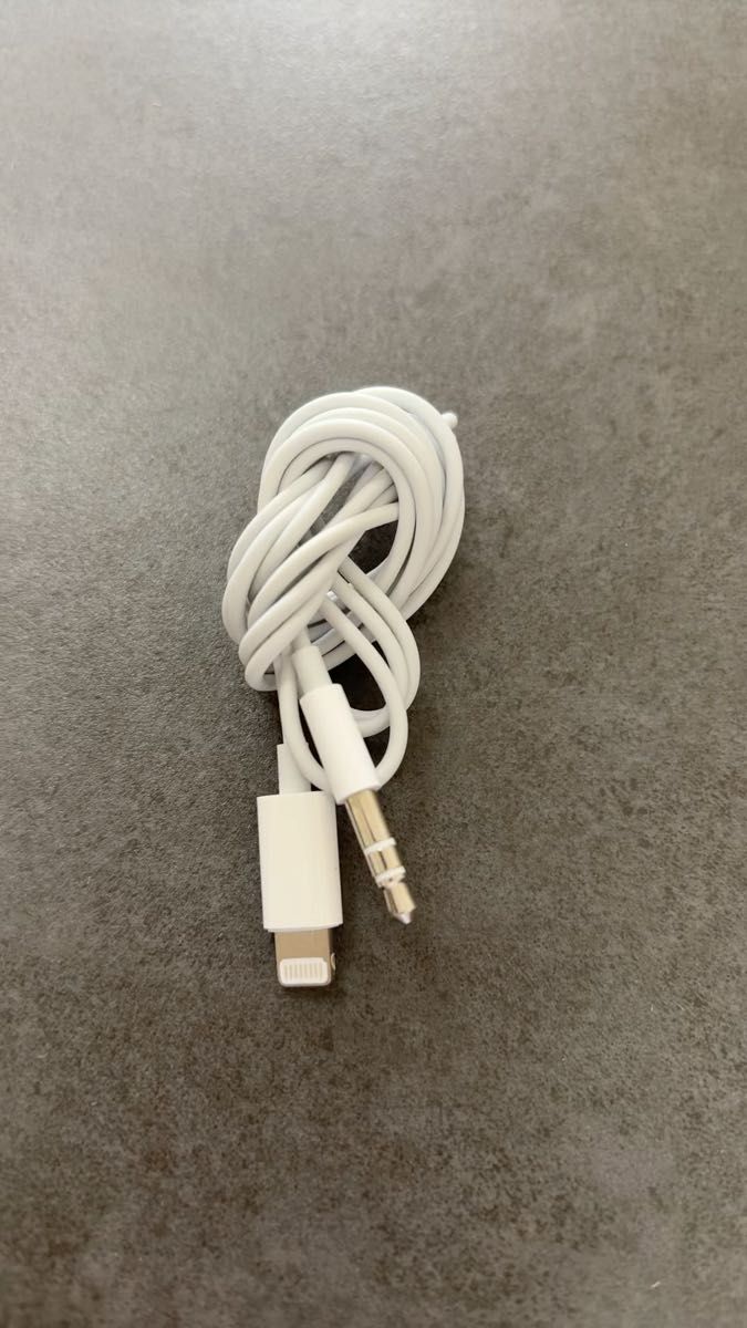 Apple 純正 AirPods Max有線オーディオ用 Lightning 3.5mm イヤホン変換アダプター