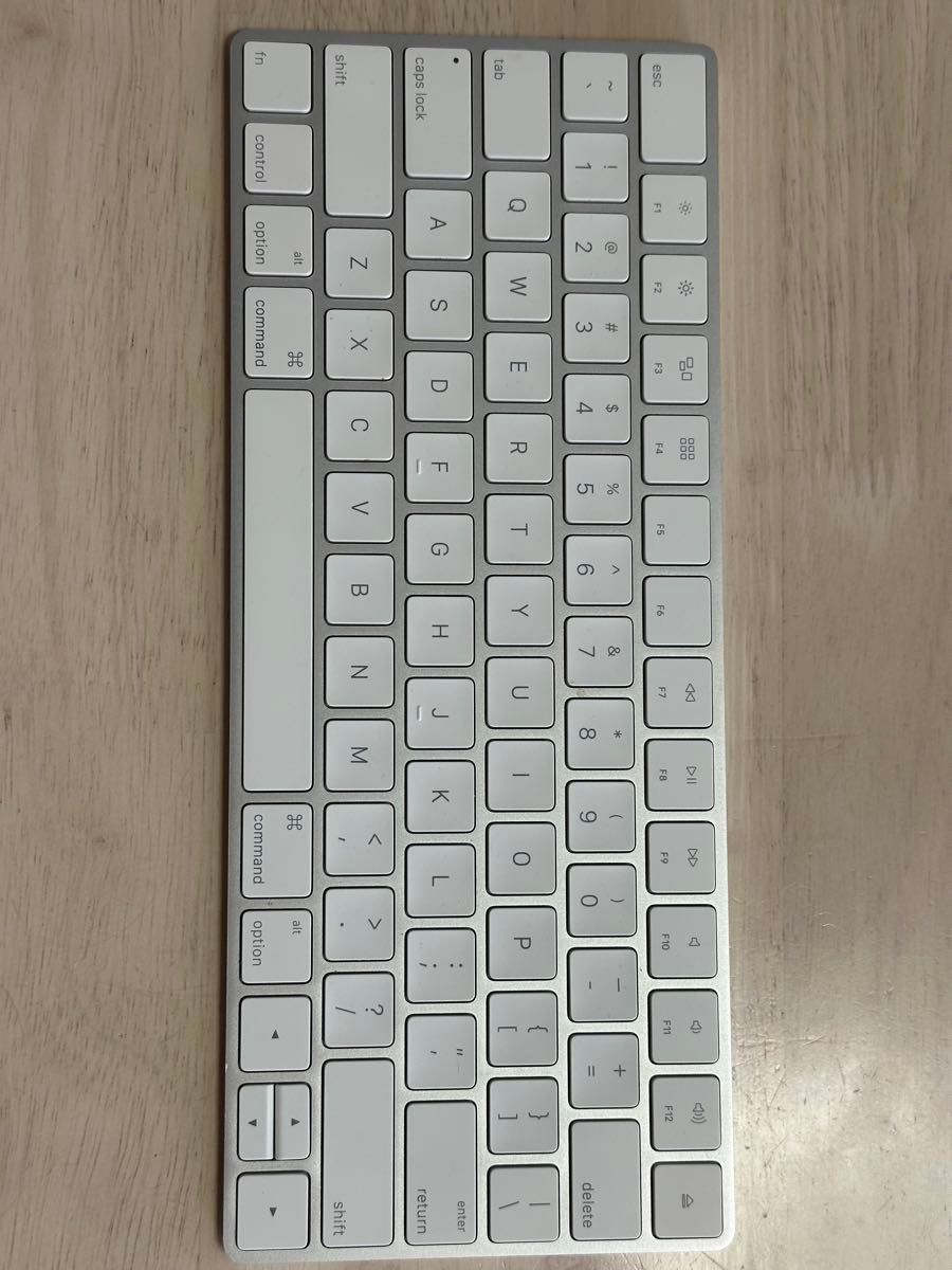 美品 付属品完備 Apple Magic Keyboard (英語配列) MLA22LL/A 美品 付属品完備 Apple Magic Keyboard (英語配列) MLA22LL/A