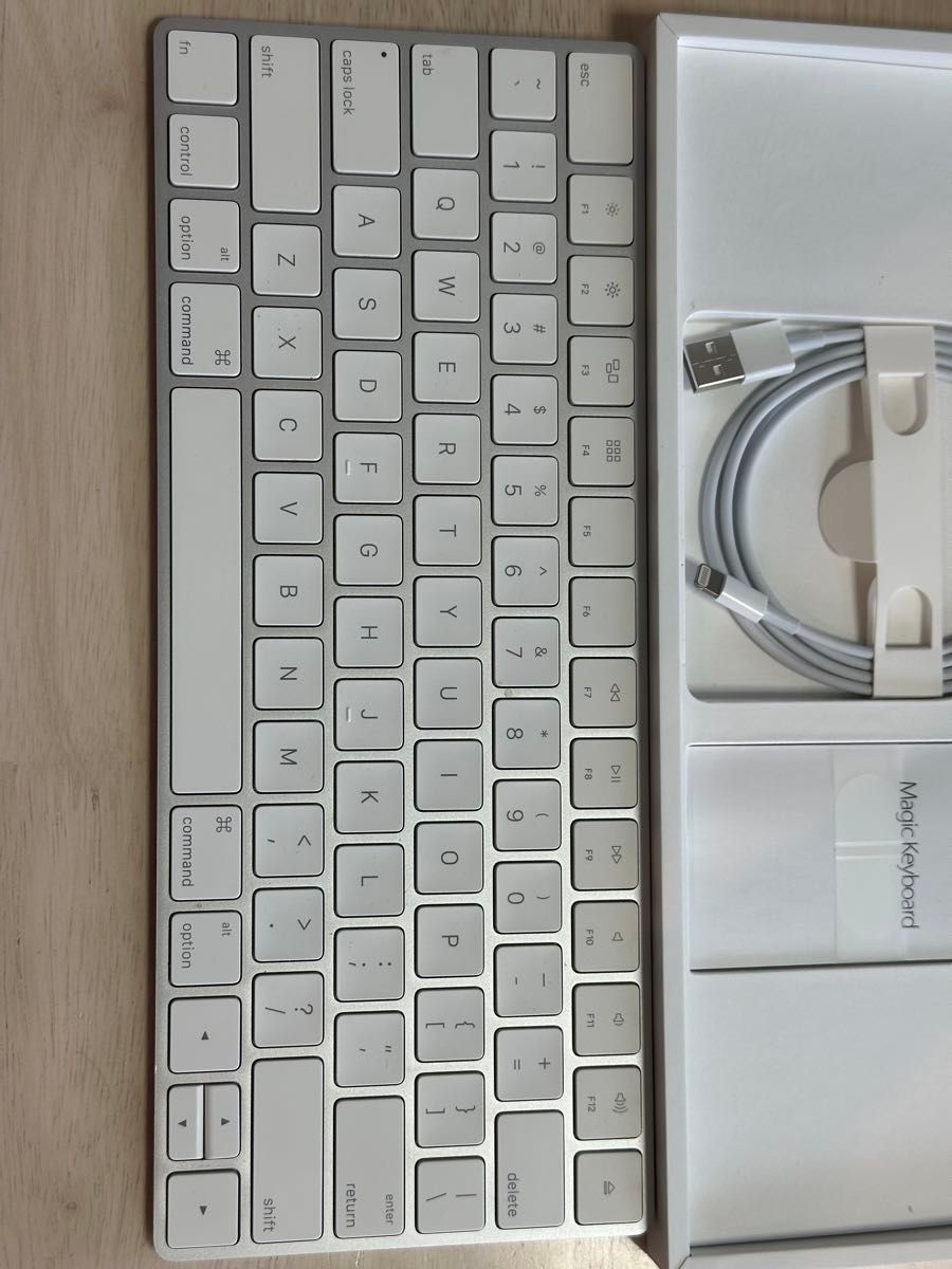 美品 付属品完備 Apple Magic Keyboard (英語配列) MLA22LL/A 美品 付属品完備 Apple Magic Keyboard (英語配列) MLA22LL/A