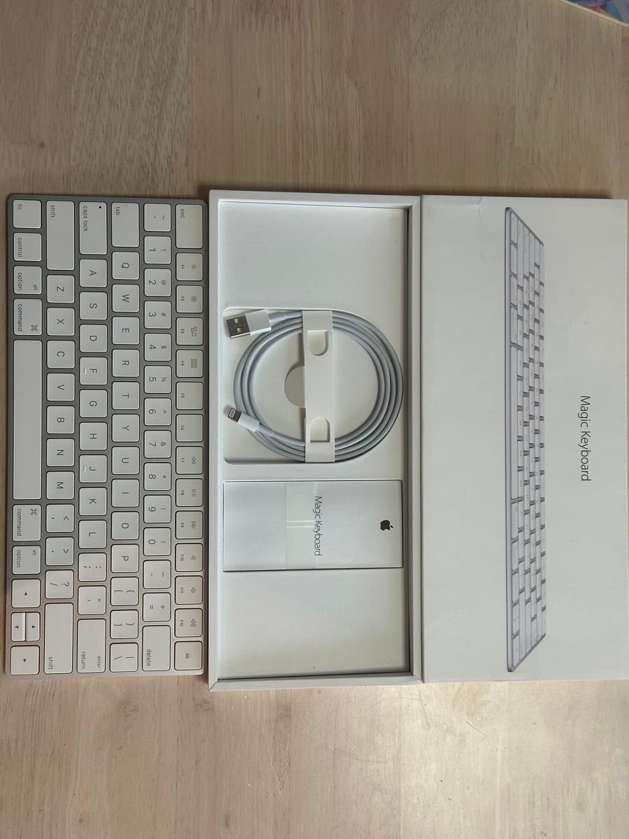 美品 付属品完備 Apple Magic Keyboard (英語配列) MLA22LL/A 美品 付属品完備 Apple Magic Keyboard (英語配列) MLA22LL/A