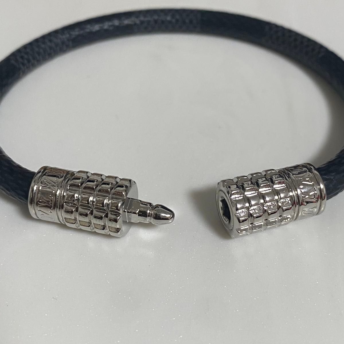LOUIS VUITTON 新品同様品 モノグラムブレスレット レザー極美品 LOUIS VUITTON 新品同様品 モノグラムブレスレット レザー極美品