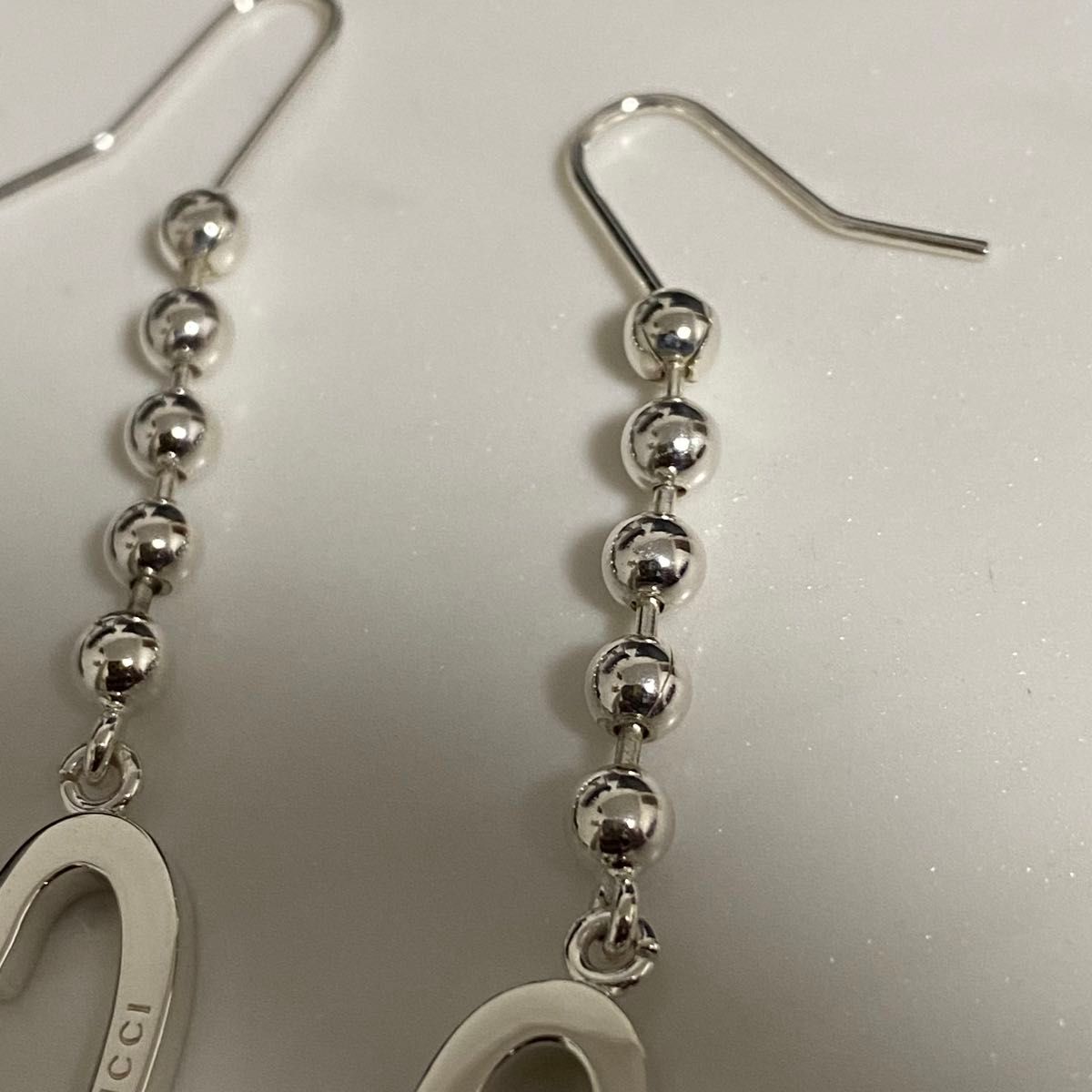 GUCCI 新品未使用品 G刻印ハートピアス 両耳用 925silver 極美品 GUCCI 新品未使用品 G刻印ハートピアス 両耳用 925silver 極美品