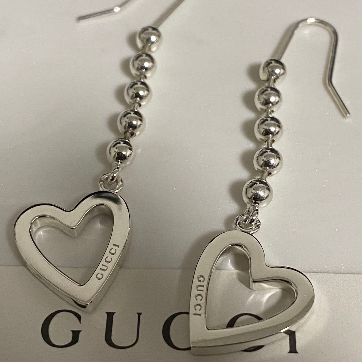 GUCCI 新品未使用品 G刻印ハートピアス 両耳用 925silver 極美品 GUCCI 新品未使用品 G刻印ハートピアス 両耳用 925silver 極美品