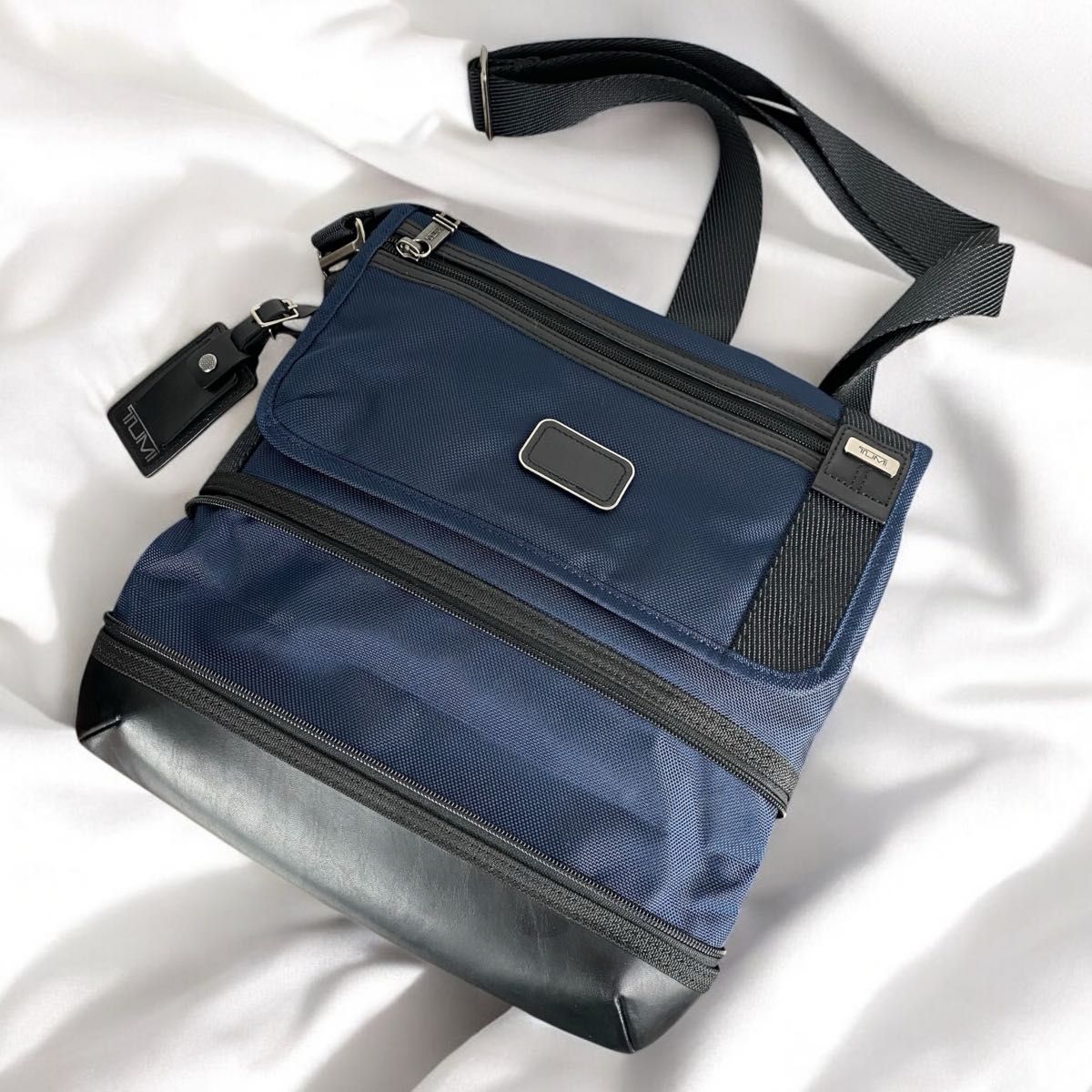 美品】TUMI /ALPHA BRAVO クロスボディ/ 222371ネイビー トゥミ 美品】TUMI /ALPHA BRAVO クロスボディ/ 222371ネイビー トゥミ