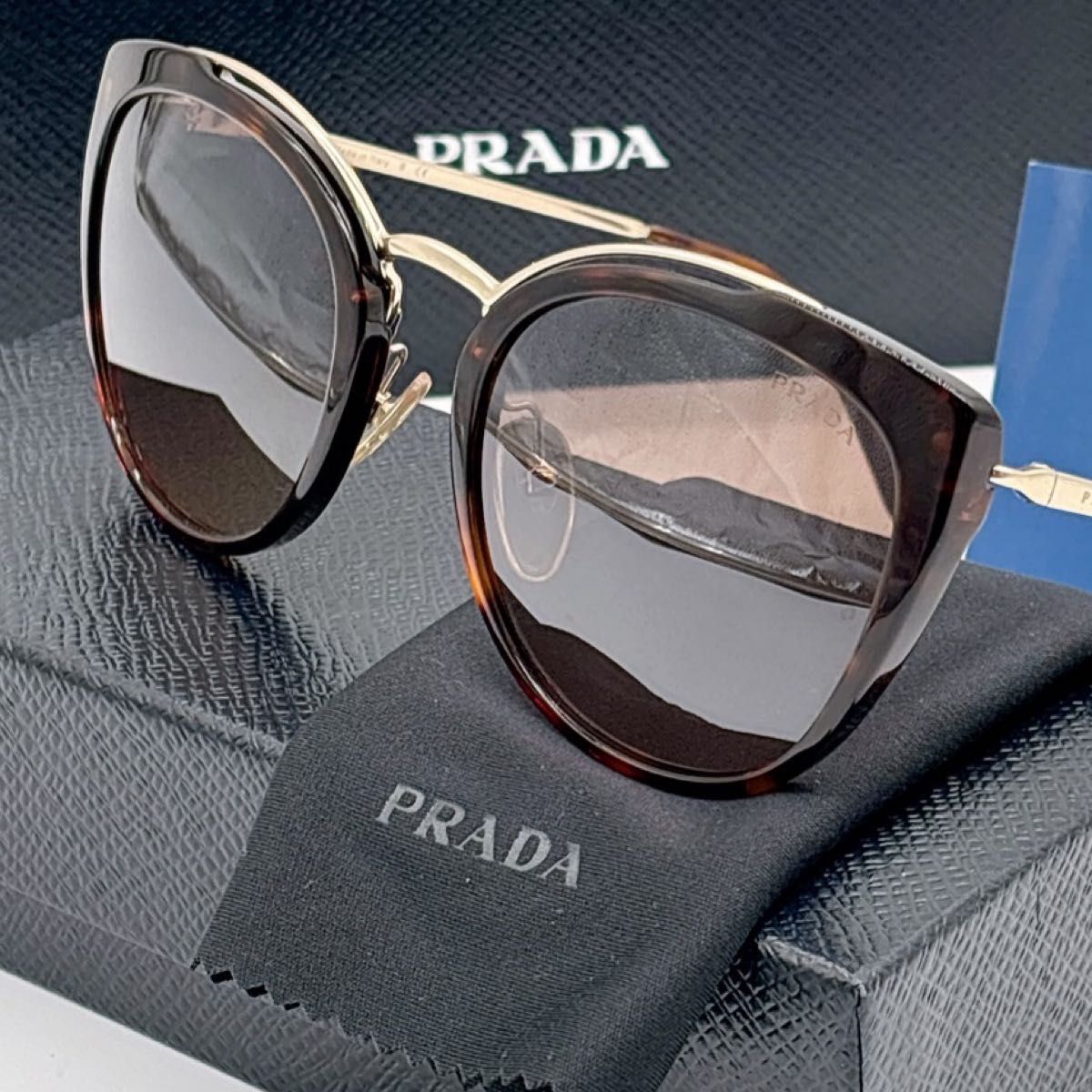 極美品PRADA キャットアイ サングラス アイウェア メーカー 極美品PRADA キャットアイ サングラス アイウェア メーカー