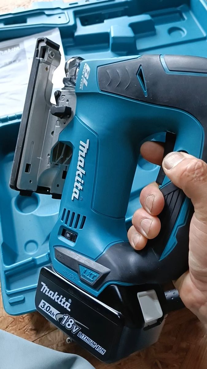 マキタ 18V 充電式ジグソー JV182DRF