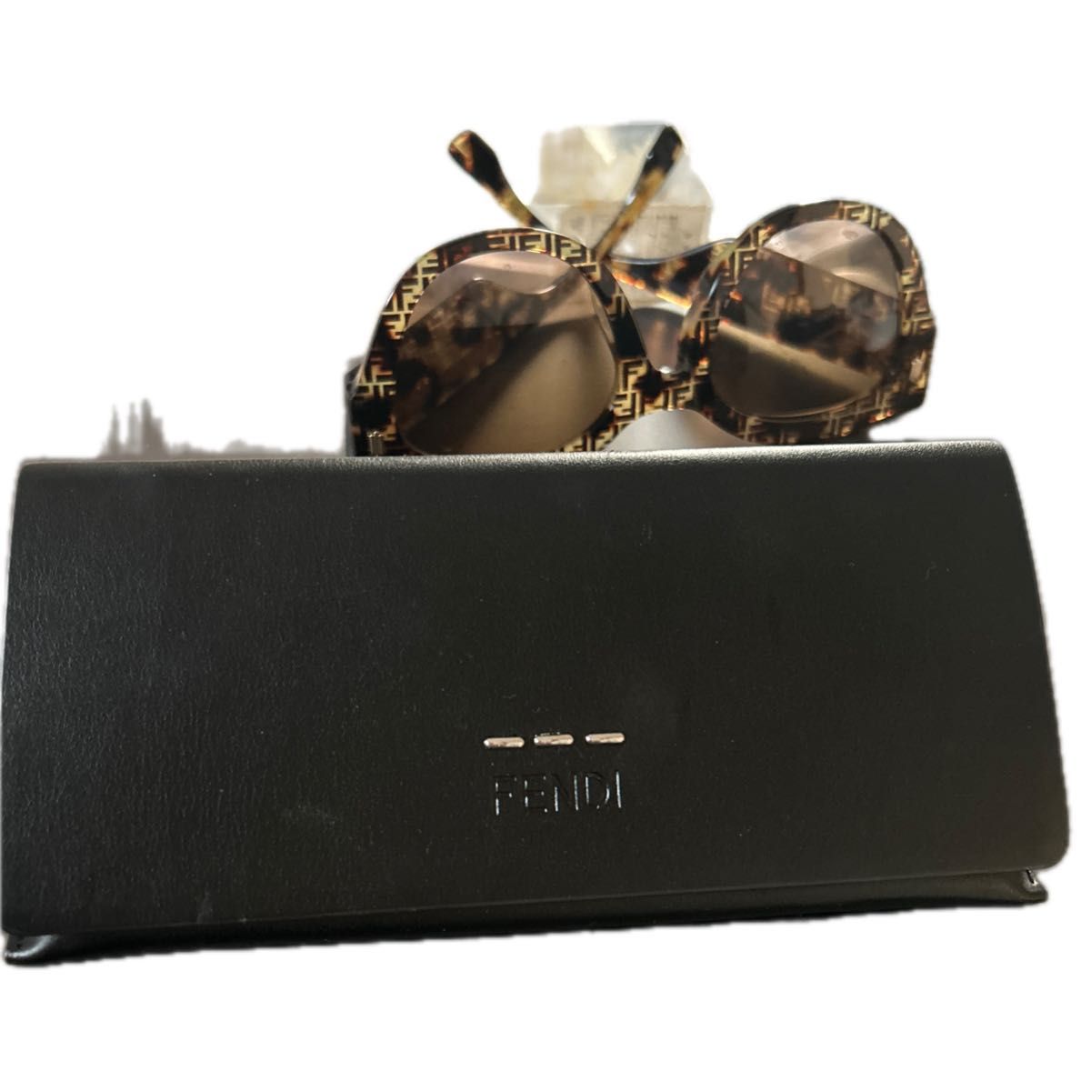 FENDI フェンディ サングラス FFロゴ ブラウン ケース付き FENDI フェンディ サングラス FFロゴ ブラウン ケース付き