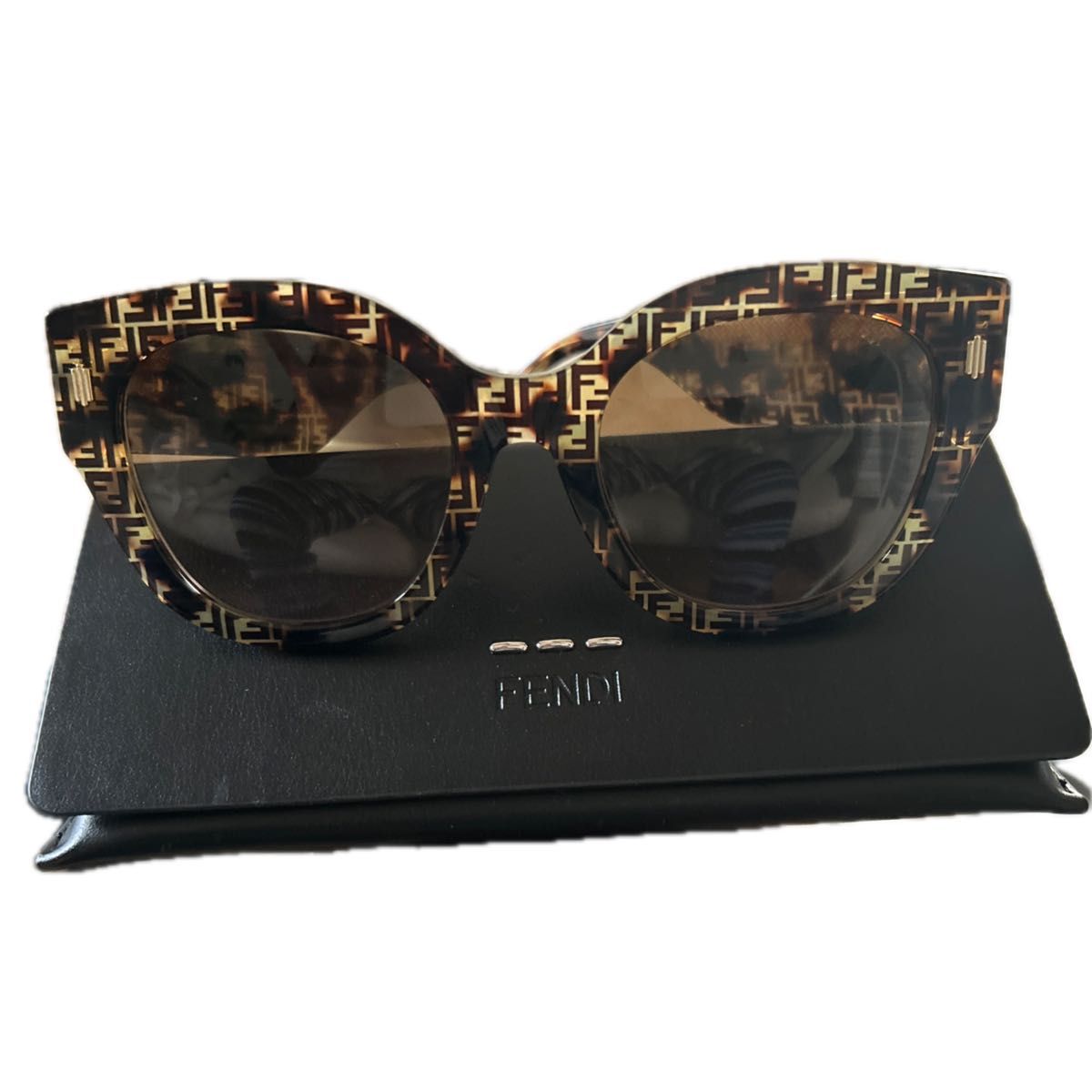 FENDI フェンディ サングラス FFロゴ ブラウン ケース付き FENDI フェンディ サングラス FFロゴ ブラウン ケース付き