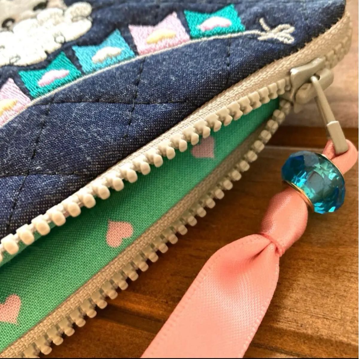 ロラライハリス刺繍 プードルちゃんキルティングポーチ ロラライハリス刺繍 プードルちゃんキルティングポーチ