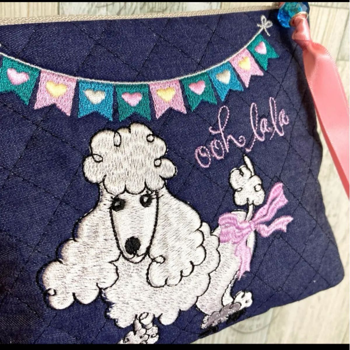 ロラライハリス刺繍 プードルちゃんキルティングポーチ ロラライハリス刺繍 プードルちゃんキルティングポーチ