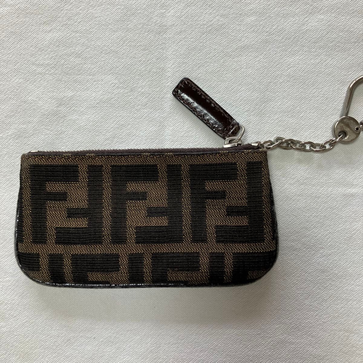 FENDI フェンディ ズッカ柄 ミニポーチ キーホルダー付き|Yahoo FENDI フェンディ ズッカ柄 ミニポーチ キーホルダー付き|Yahoo