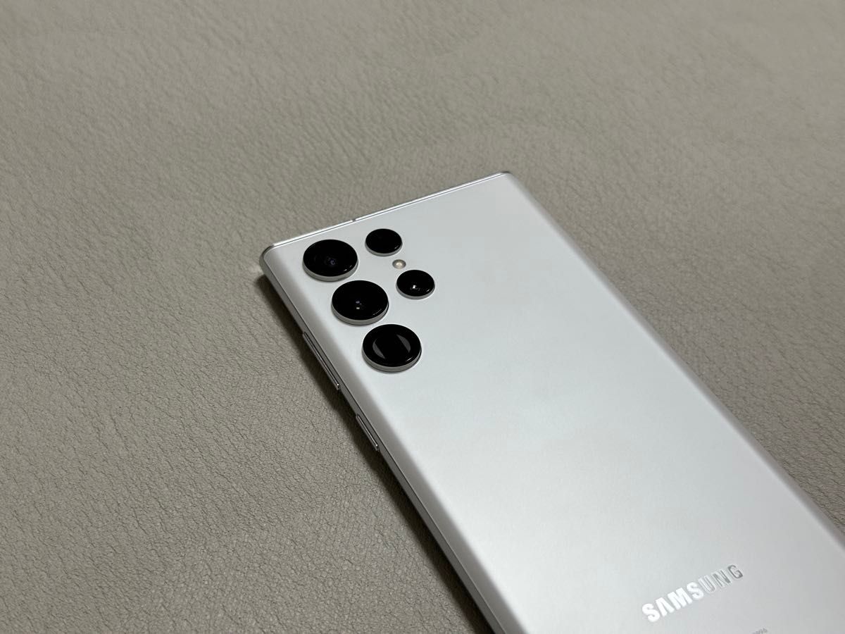 ほぼ未使用】Galaxy S22 Ultra 海外限定カラー ホワイト SIM ほぼ未使用】Galaxy S22 Ultra 海外限定カラー ホワイト SIM