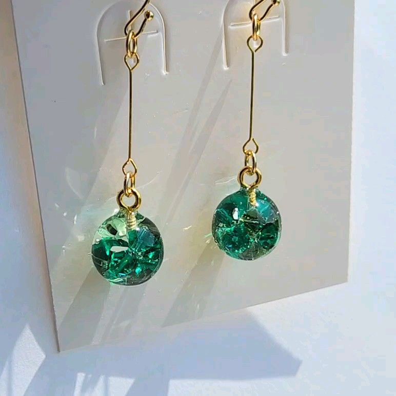 エメラルドグリーン スワロフスキー レジン ピアス イヤリング