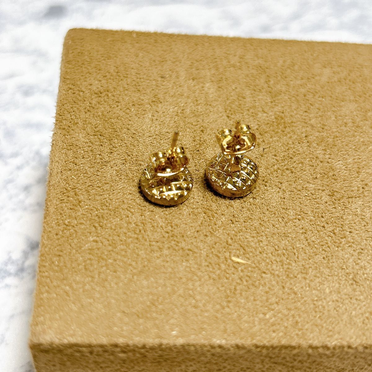 オシャレ度アップ】ヴィンテージボタンピアス シャネル ロゴ 黒 オシャレ度アップ】ヴィンテージボタンピアス シャネル ロゴ 黒
