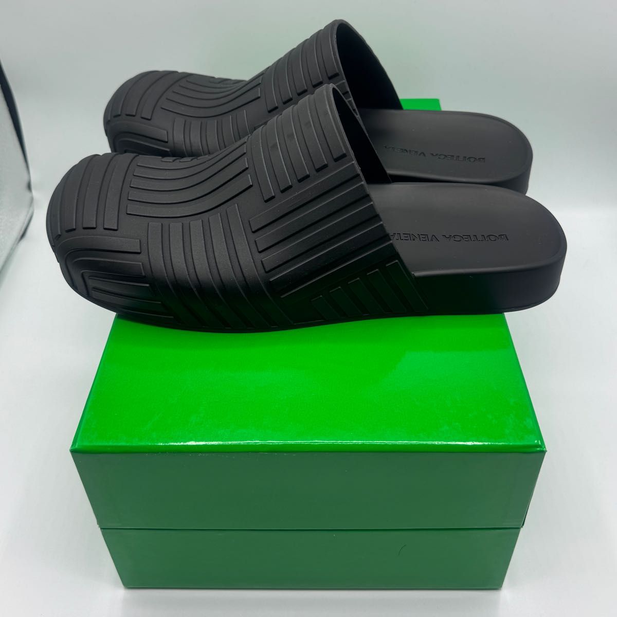 新品 BOTTEGA VENETA ボッテガ ヴェネタ サンダル スライダー 新品 BOTTEGA VENETA ボッテガ ヴェネタ サンダル スライダー