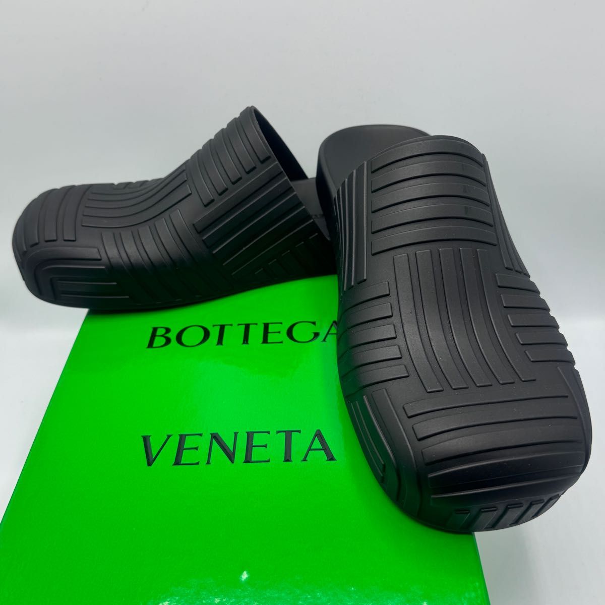 新品 BOTTEGA VENETA ボッテガ ヴェネタ サンダル スライダー 新品 BOTTEGA VENETA ボッテガ ヴェネタ サンダル スライダー