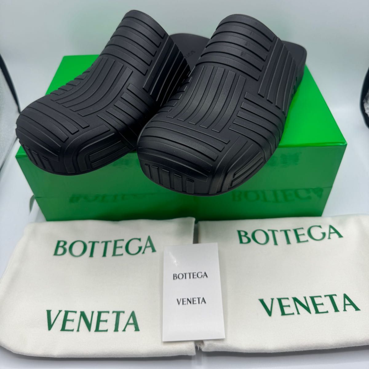新品 BOTTEGA VENETA ボッテガ ヴェネタ サンダル スライダー 新品 BOTTEGA VENETA ボッテガ ヴェネタ サンダル スライダー