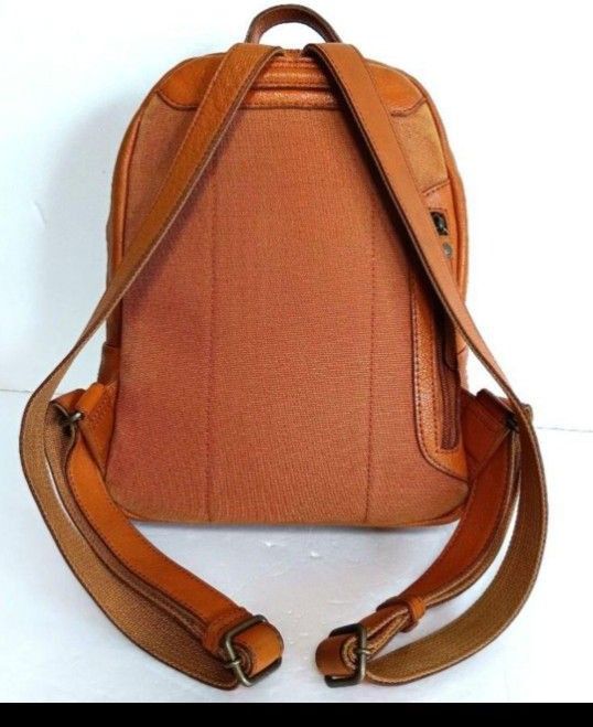 ダコタ レザー リュック バックパック シボ革 ロゴ刻印 本革 ダコタ レザー リュック バックパック シボ革 ロゴ刻印 本革