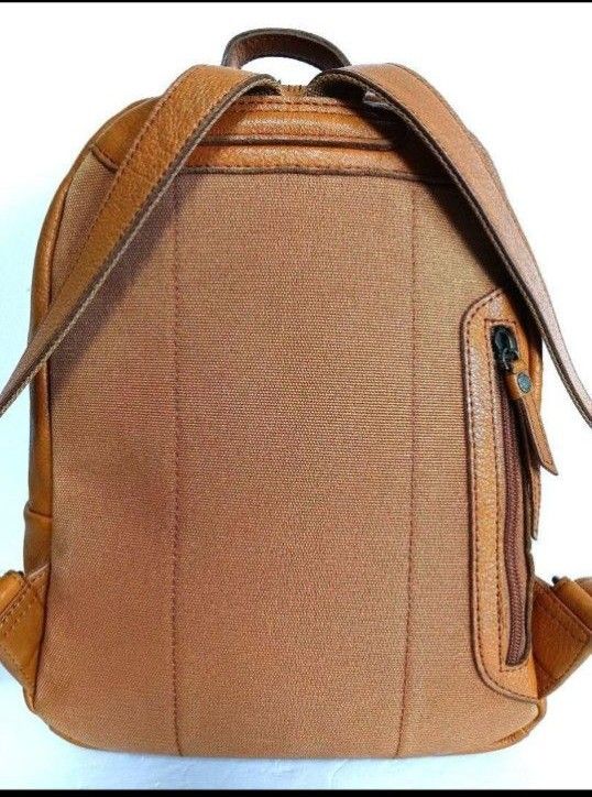 ダコタ レザー リュック バックパック シボ革 ロゴ刻印 本革 ダコタ レザー リュック バックパック シボ革 ロゴ刻印 本革