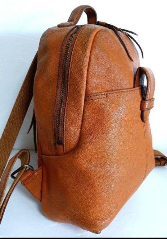 ダコタ レザー リュック バックパック シボ革 ロゴ刻印 本革 ダコタ レザー リュック バックパック シボ革 ロゴ刻印 本革