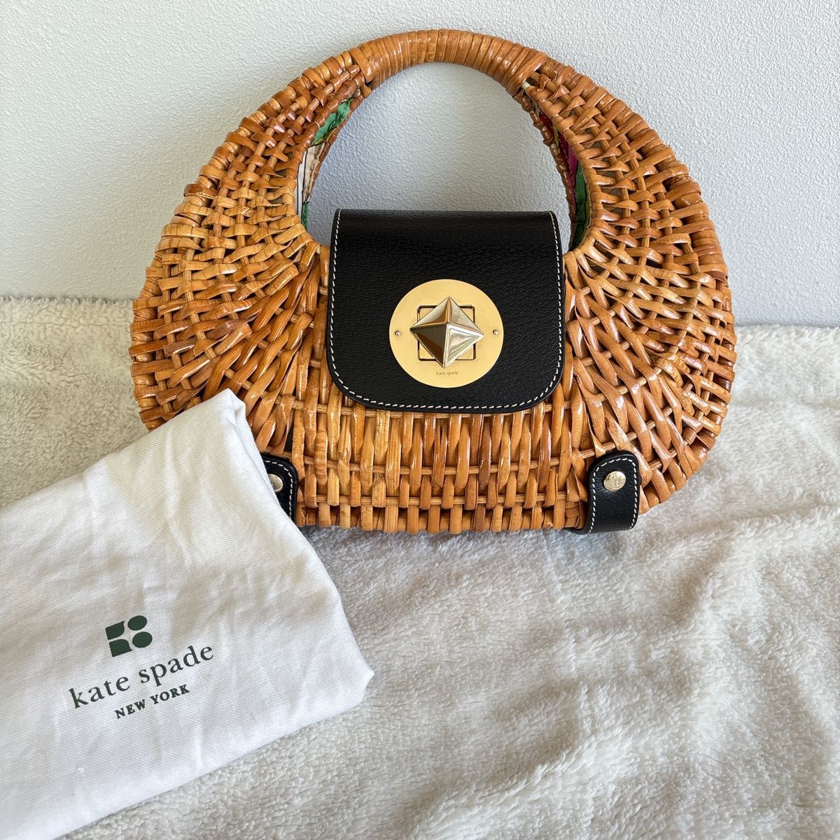 Kate spade ケイトスペード かごバッグ ターンロック 保存袋付 Kate spade ケイトスペード かごバッグ ターンロック 保存袋付