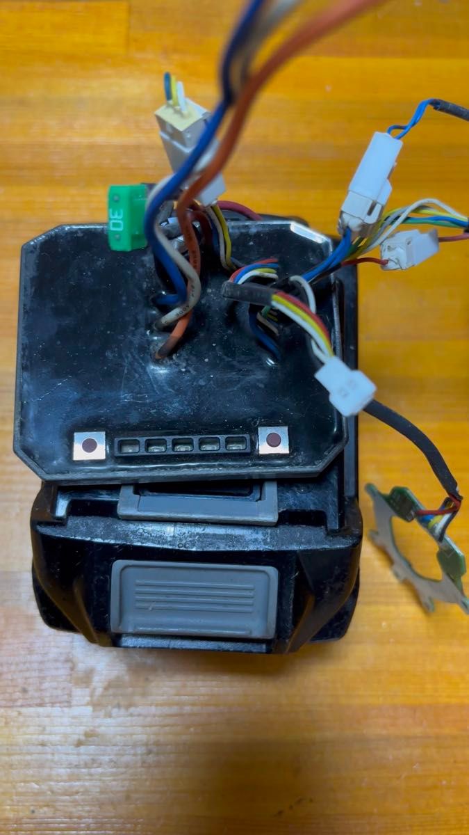マキタ インパクトドライバー TD001G コントローラー のみです ジャンク扱いです