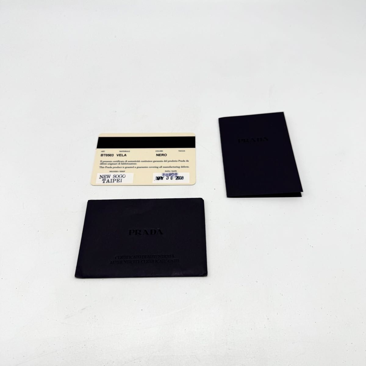 極美品・Gカード付き】現行類似 PRADA プラダ メッセンジャー 極美品・Gカード付き】現行類似 PRADA プラダ メッセンジャー