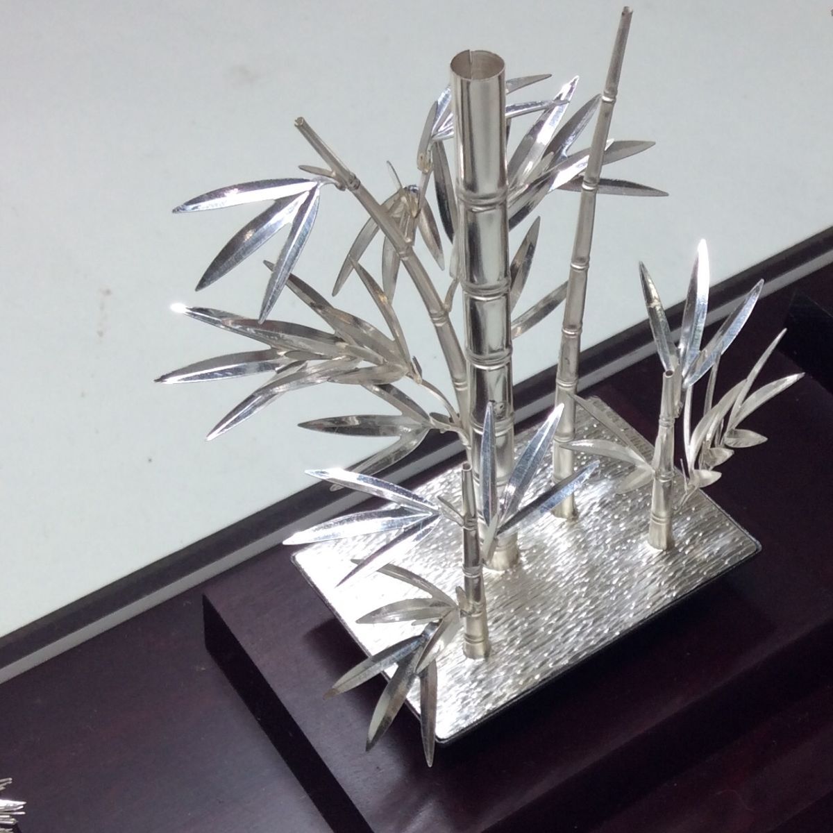 中古品】純銀製 大淵光則作 盆栽 松竹梅 銀細工 置物 銀製品 中古品】純銀製 大淵光則作 盆栽 松竹梅 銀細工 置物 銀製品