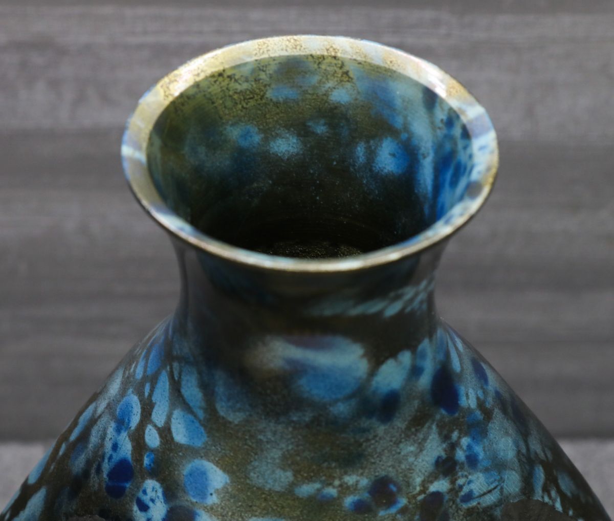 勝峰 作 高岡銅器 銅製花瓶 六角ダルマ鶴地紋 花入れ 花器(花器 勝峰 作 高岡銅器 銅製花瓶 六角ダルマ鶴地紋 花入れ 花器(花器