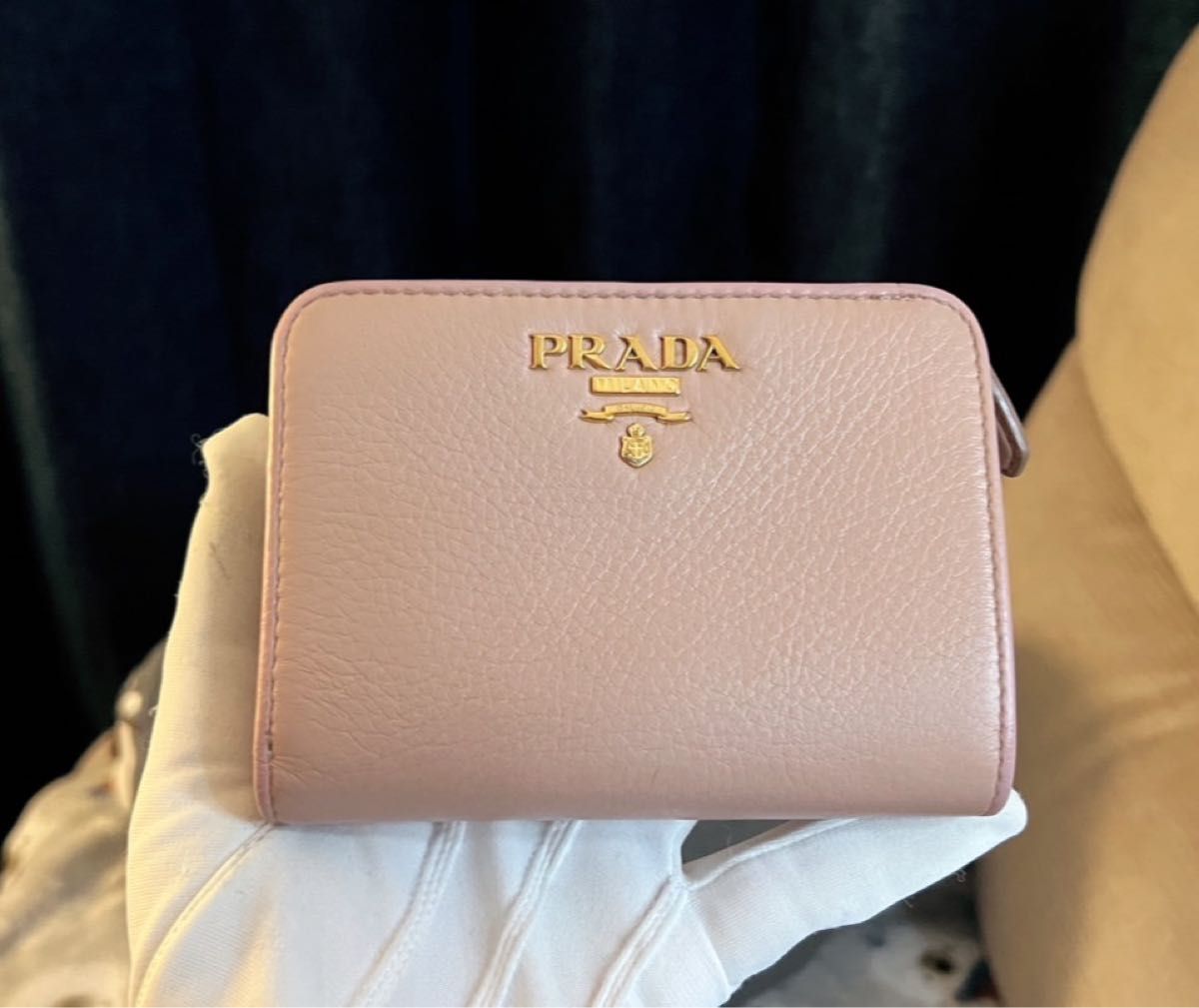 正規品 美品 プラダ 二つ折り財布 ソフトレザー ピンクベージュ 正規品 美品 プラダ 二つ折り財布 ソフトレザー ピンクベージュ