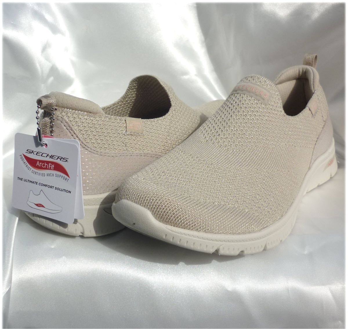 新品23 5cm(23cm相当)スケッチャーズ Skechers ベージュ 新品23 5cm(23cm相当)スケッチャーズ Skechers ベージュ