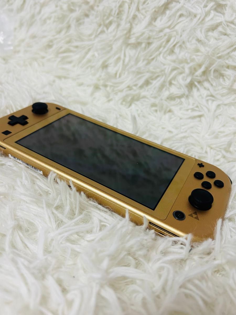 極美品ほぼ未使用 Nintendo Switch Lite ハイラルエディション 極美品ほぼ未使用 Nintendo Switch Lite ハイラルエディション
