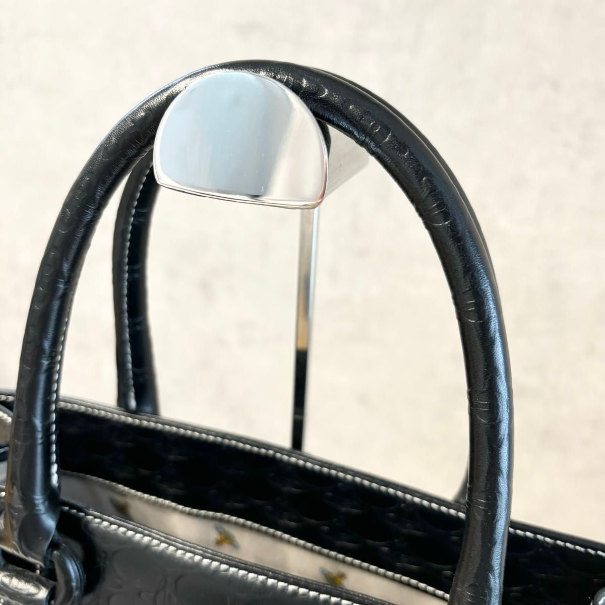 極美品 ヴィヴィアンウエストウッド ハンドバッグ オーブ型押し 極美品 ヴィヴィアンウエストウッド ハンドバッグ オーブ型押し