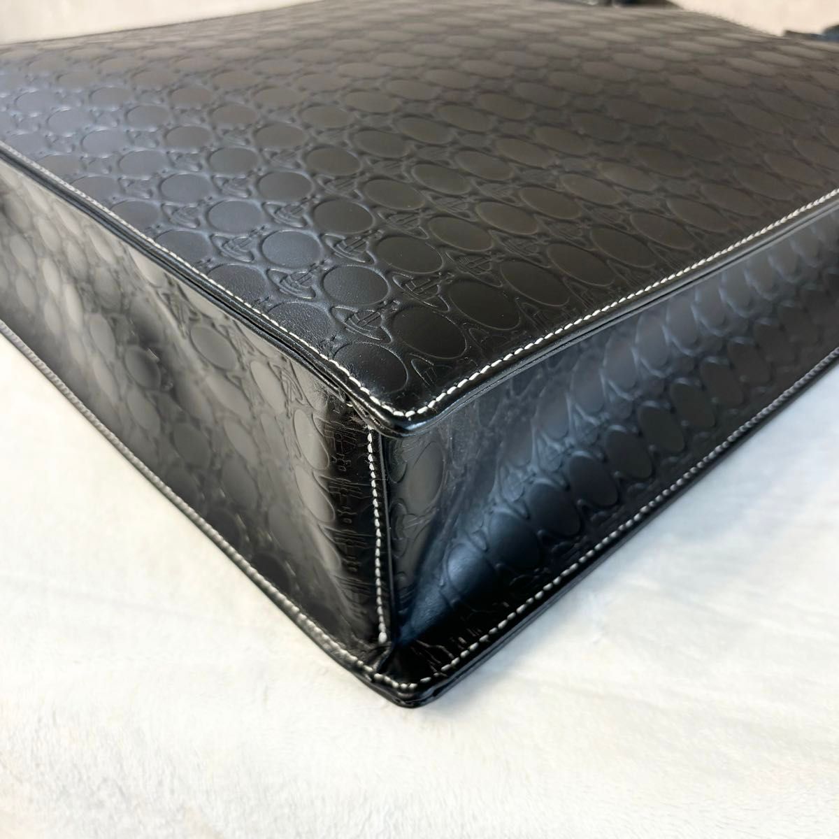 極美品 ヴィヴィアンウエストウッド ハンドバッグ オーブ型押し 極美品 ヴィヴィアンウエストウッド ハンドバッグ オーブ型押し