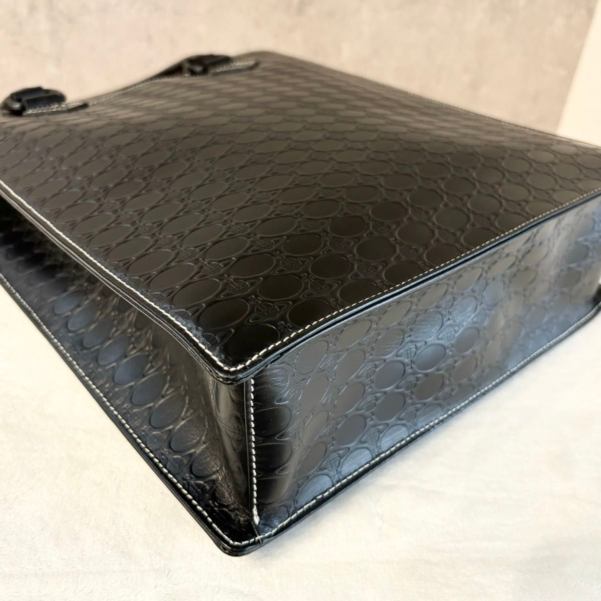 極美品 ヴィヴィアンウエストウッド ハンドバッグ オーブ型押し 極美品 ヴィヴィアンウエストウッド ハンドバッグ オーブ型押し