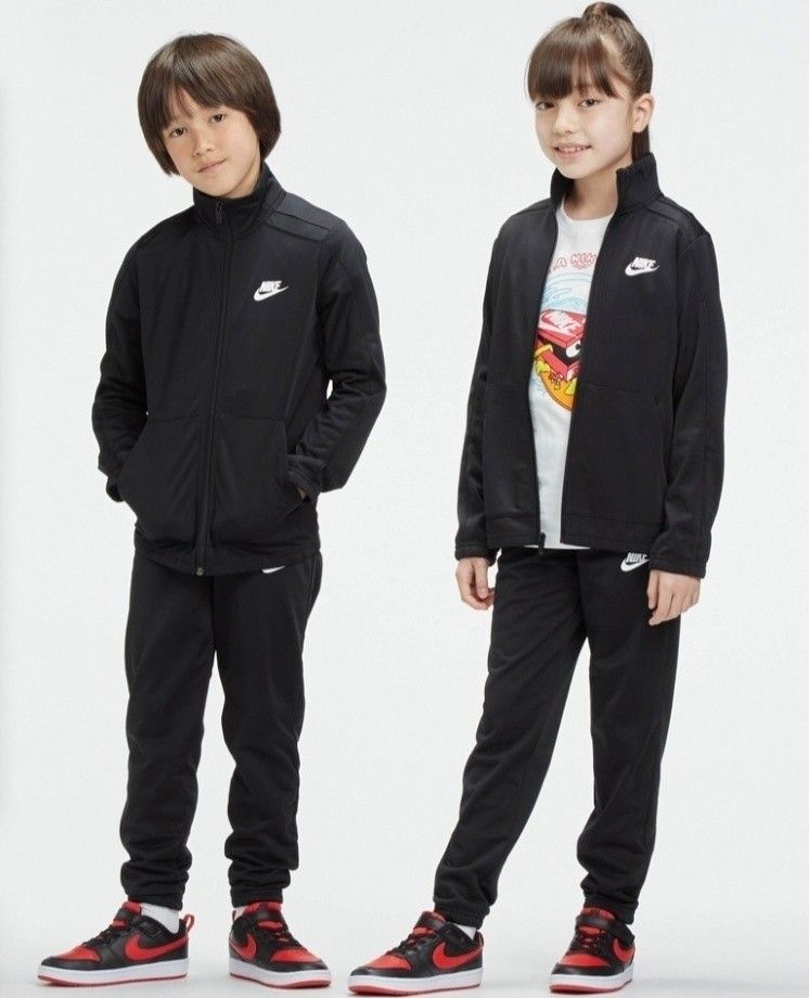 新品 ナイキ 160 ジャージ 上下 NIKE キッズ ブラック 黒 新品 ナイキ 160 ジャージ 上下 NIKE キッズ ブラック 黒