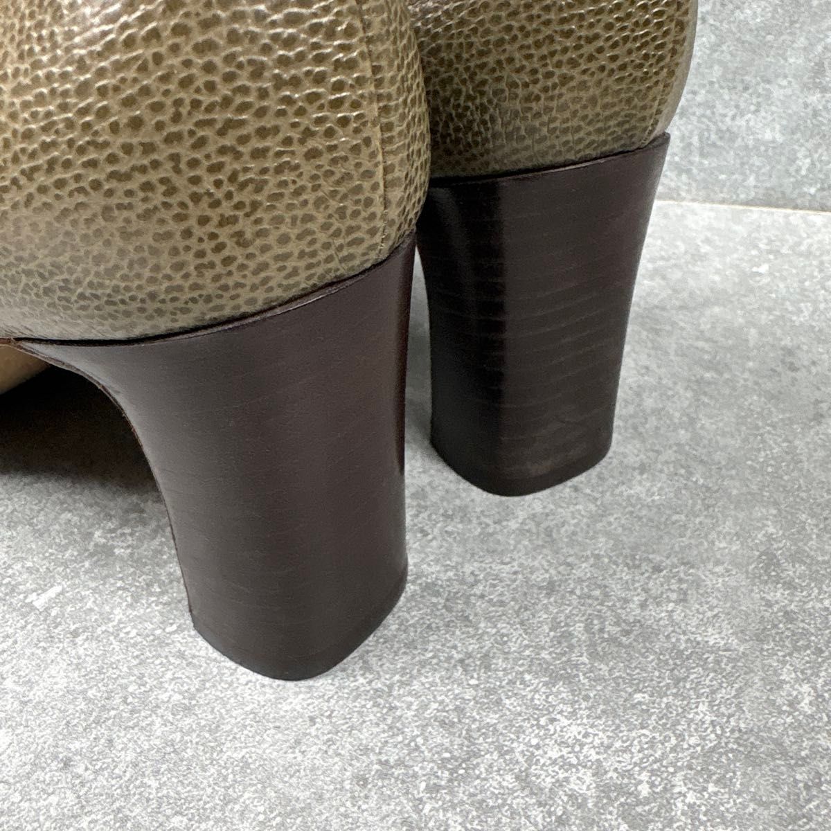 高級 a testoni アテストーニ パンプス レザー 37 1/2 カーキ 高級 a testoni アテストーニ パンプス レザー 37 1/2 カーキ