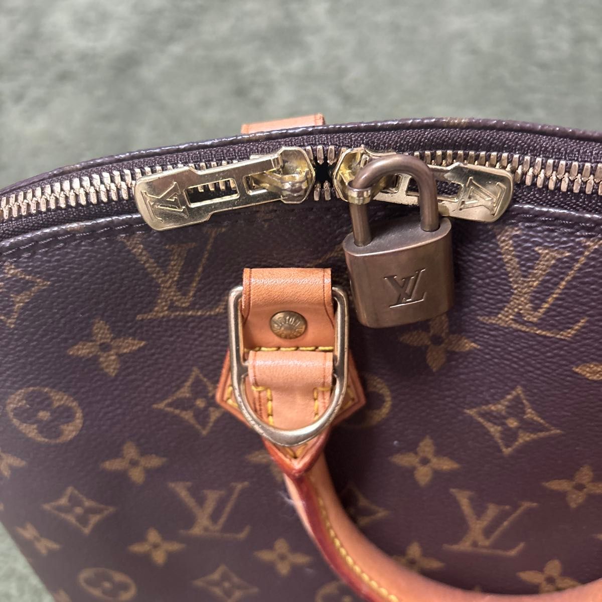 LOUIS VUITTON ルイヴィトン モノグラム アルマ ハンドバッグ LOUIS VUITTON ルイヴィトン モノグラム アルマ ハンドバッグ