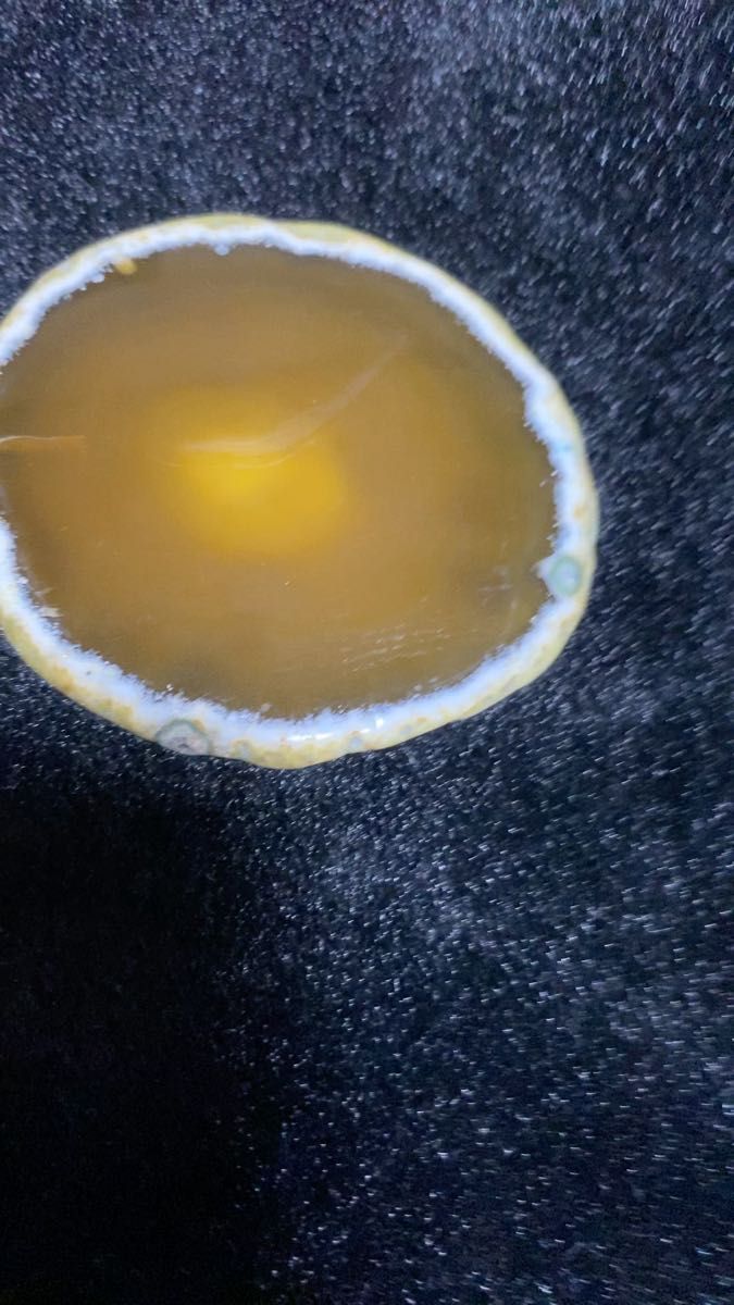 天然石 瑪瑙スライス 置物コースターにも最適な 黄色が可愛い瑪瑙スライスです真ん中に水晶共生しています。