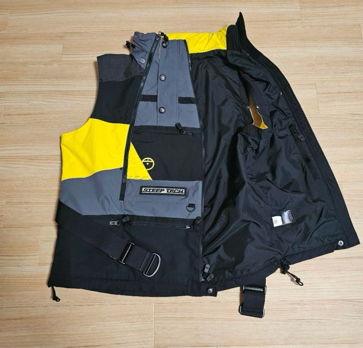 ✨日本未発売✨21AW STEEP TECH APOGEE VEST 黒×黄 日本未発売】21AW STEEP TECH APOGEE VEST 黒×黄 ノースフェイス