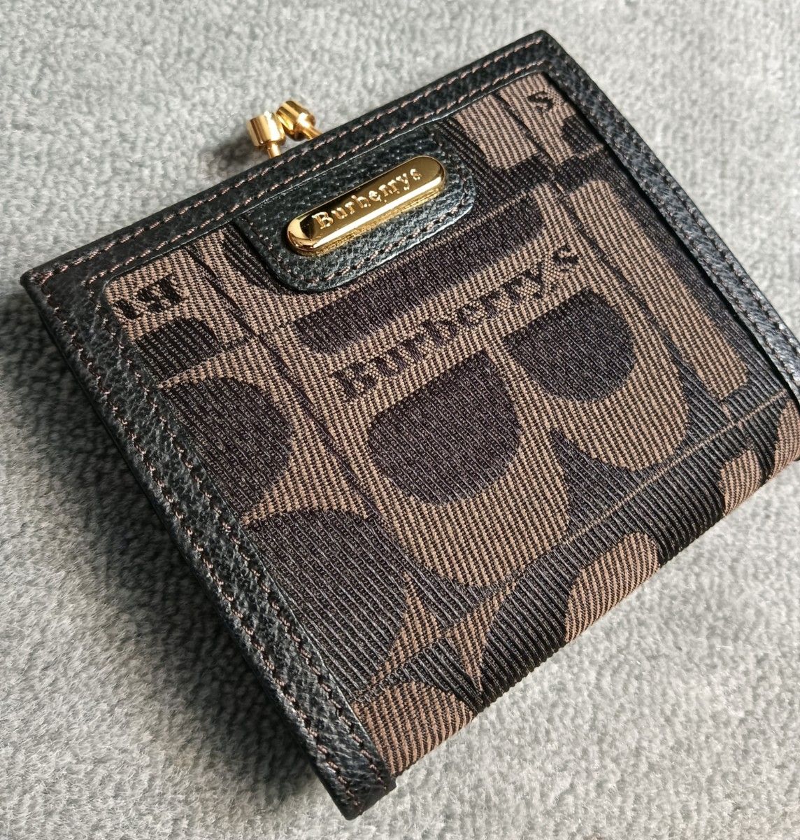 未使用正規品burberry2つ折りがま口ウオレット財布 二つ折り財布 未使用正規品burberry2つ折りがま口ウオレット財布 二つ折り財布