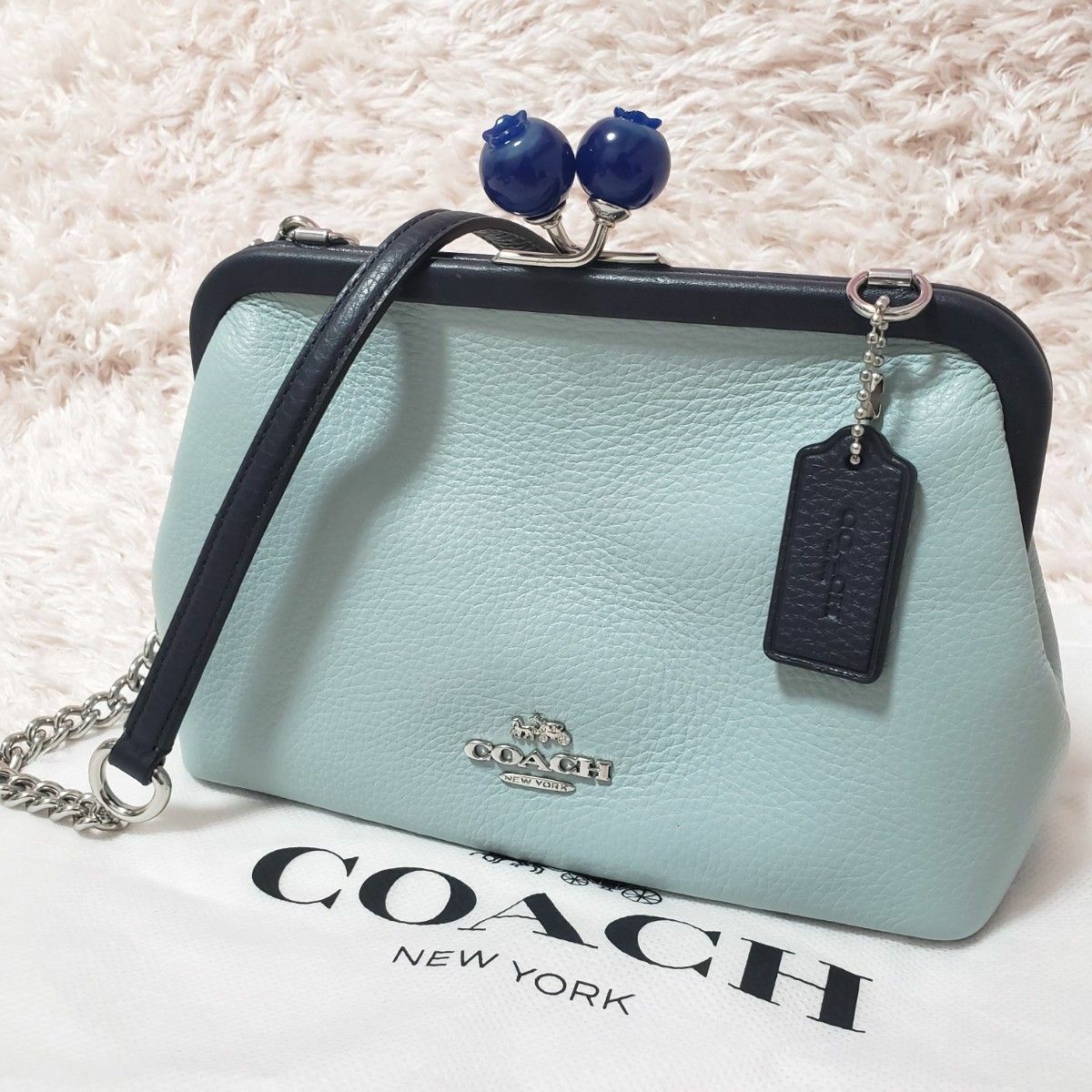 COACH コーチ がま口 チェーンショルダーバック 新品未使用級極 COACH コーチ がま口 チェーンショルダーバック 新品未使用級極