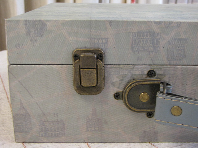 【Tiara】ティアラ トランクボックス マップS 木箱 パリ Paris 収納 地図柄 おもちゃ箱_真鍮色の金具