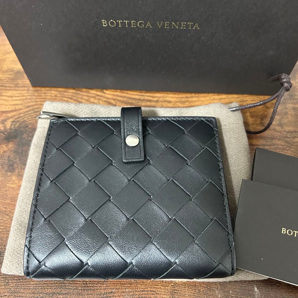 新品 ボッテガ 二つ折り財布 編み 廃盤 黒色 BOTTEGA VENETA 新品 ボッテガ 二つ折り財布 編み 廃盤 黒色 BOTTEGA VENETA