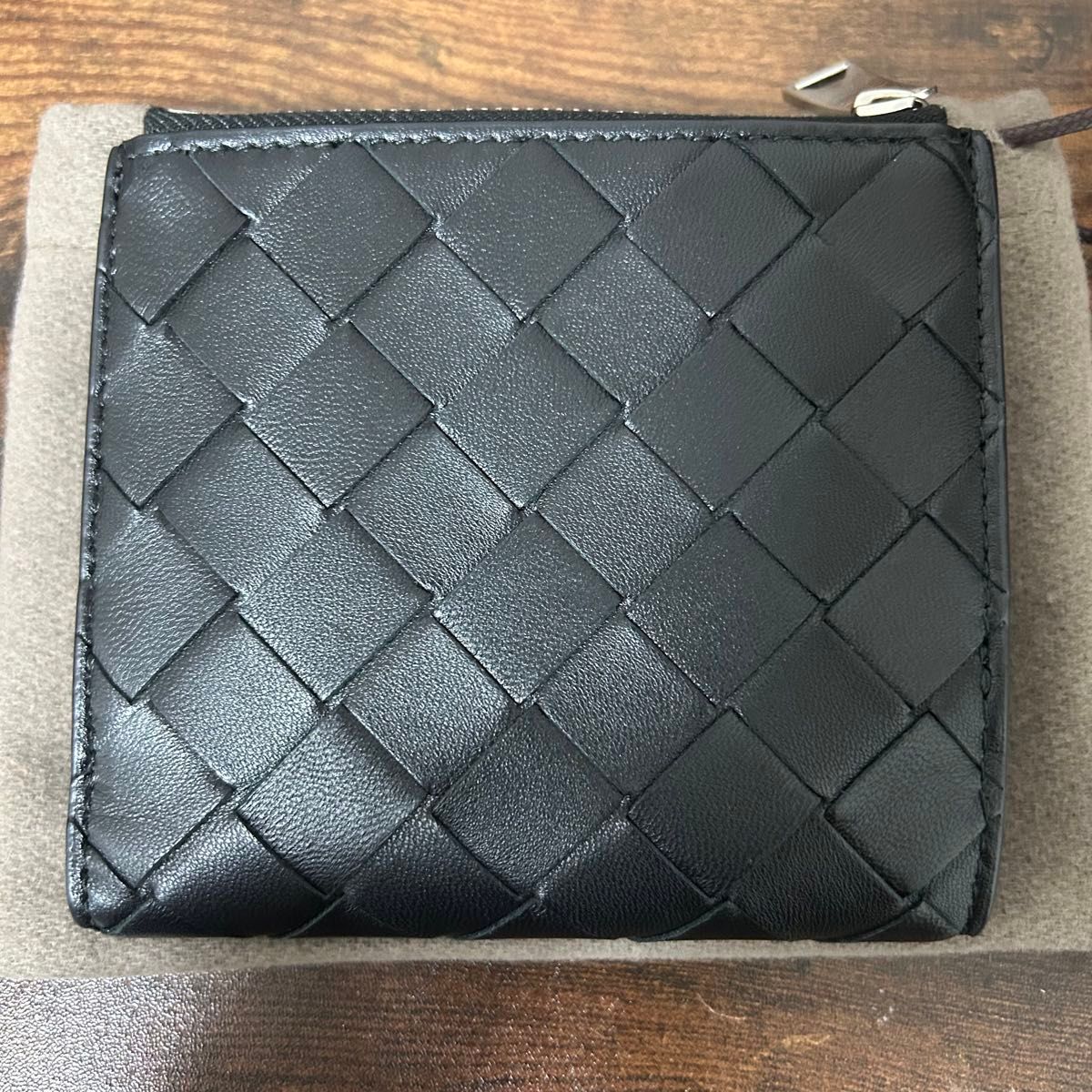 新品 ボッテガ 二つ折り財布 編み 廃盤 黒色 BOTTEGA VENETA 新品 ボッテガ 二つ折り財布 編み 廃盤 黒色 BOTTEGA VENETA