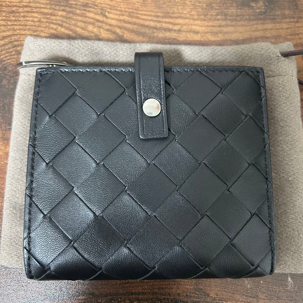 新品 ボッテガ 二つ折り財布 編み 廃盤 黒色 BOTTEGA VENETA 新品 ボッテガ 二つ折り財布 編み 廃盤 黒色 BOTTEGA VENETA