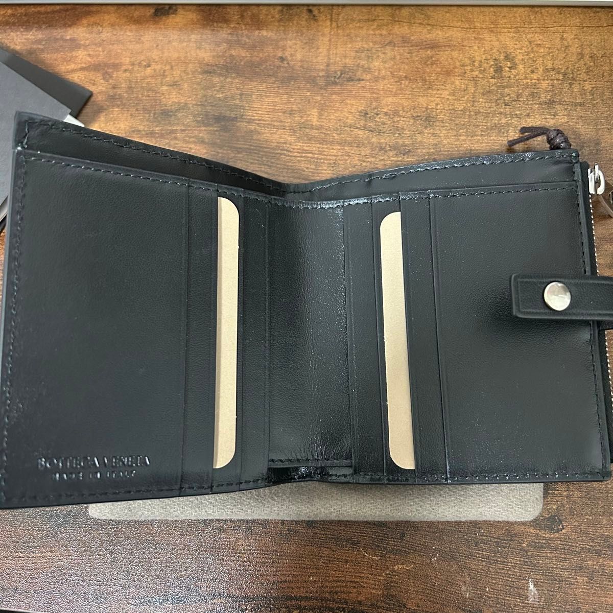 新品 ボッテガ 二つ折り財布 編み 廃盤 黒色 BOTTEGA VENETA 新品 ボッテガ 二つ折り財布 編み 廃盤 黒色 BOTTEGA VENETA