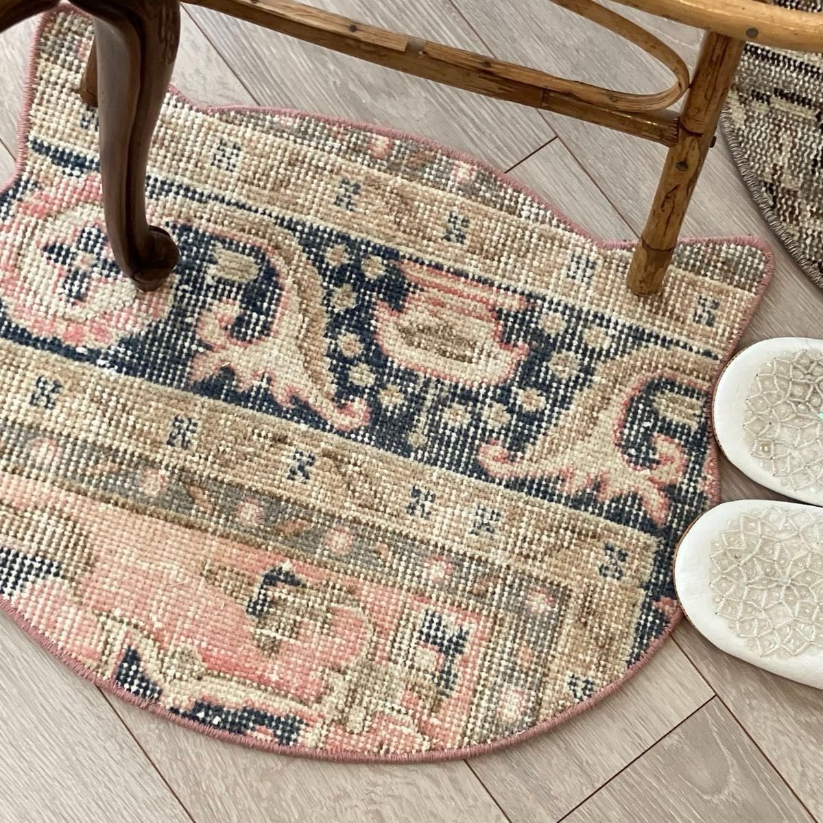 ②猫型ラグ 50×39 ペールピンク くすみブルー トルコ ②猫型ラグ 50×39 ペールピンク くすみブルー トルコ